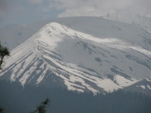 Snow capped mountains, on the way to Gulmarg.